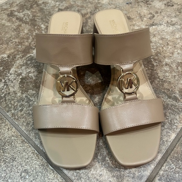 Michael Kors Beige Slide Sandals - Picture 1 of 9